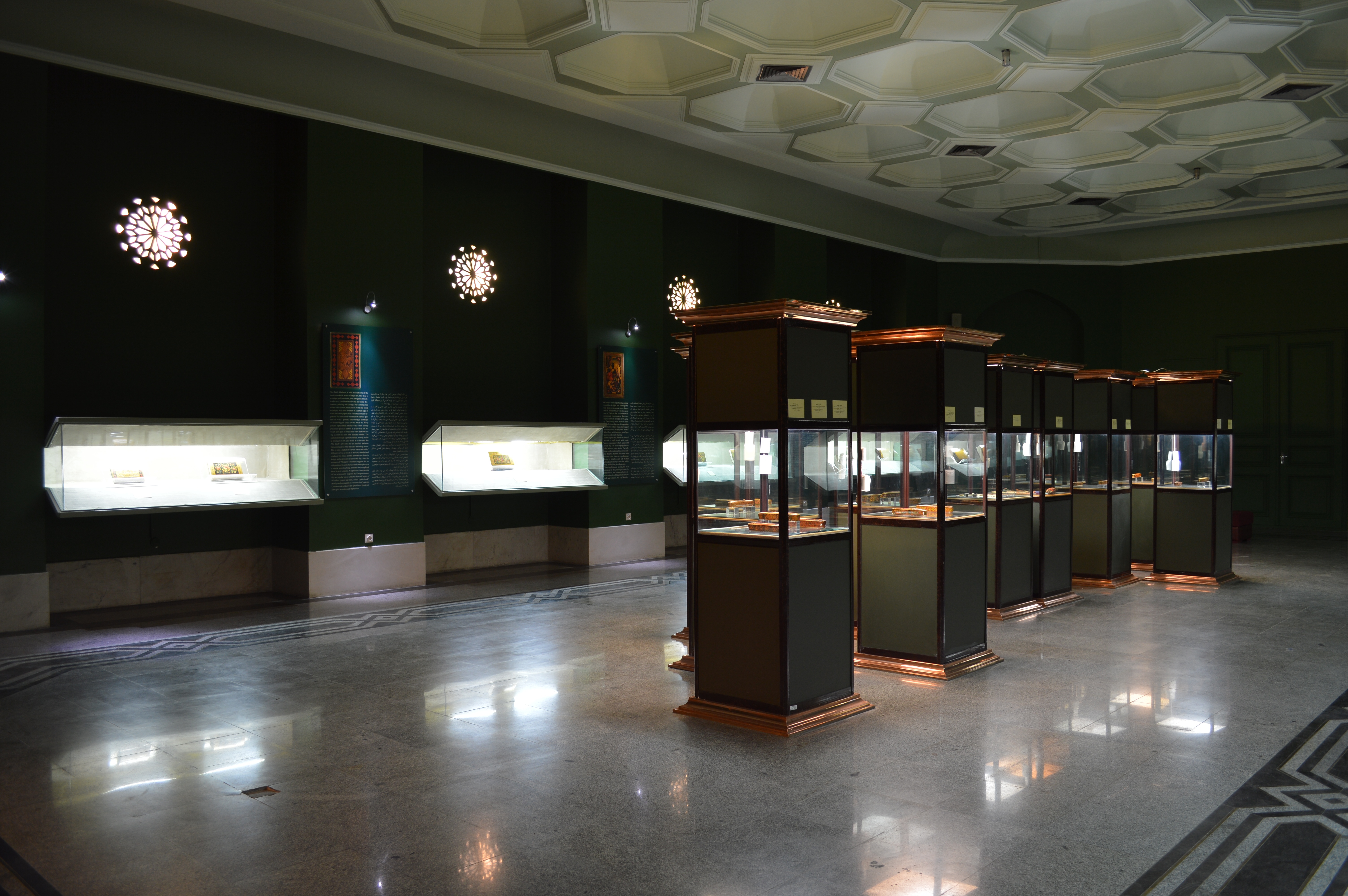 نمایشگاه دائمی آثار لاکی