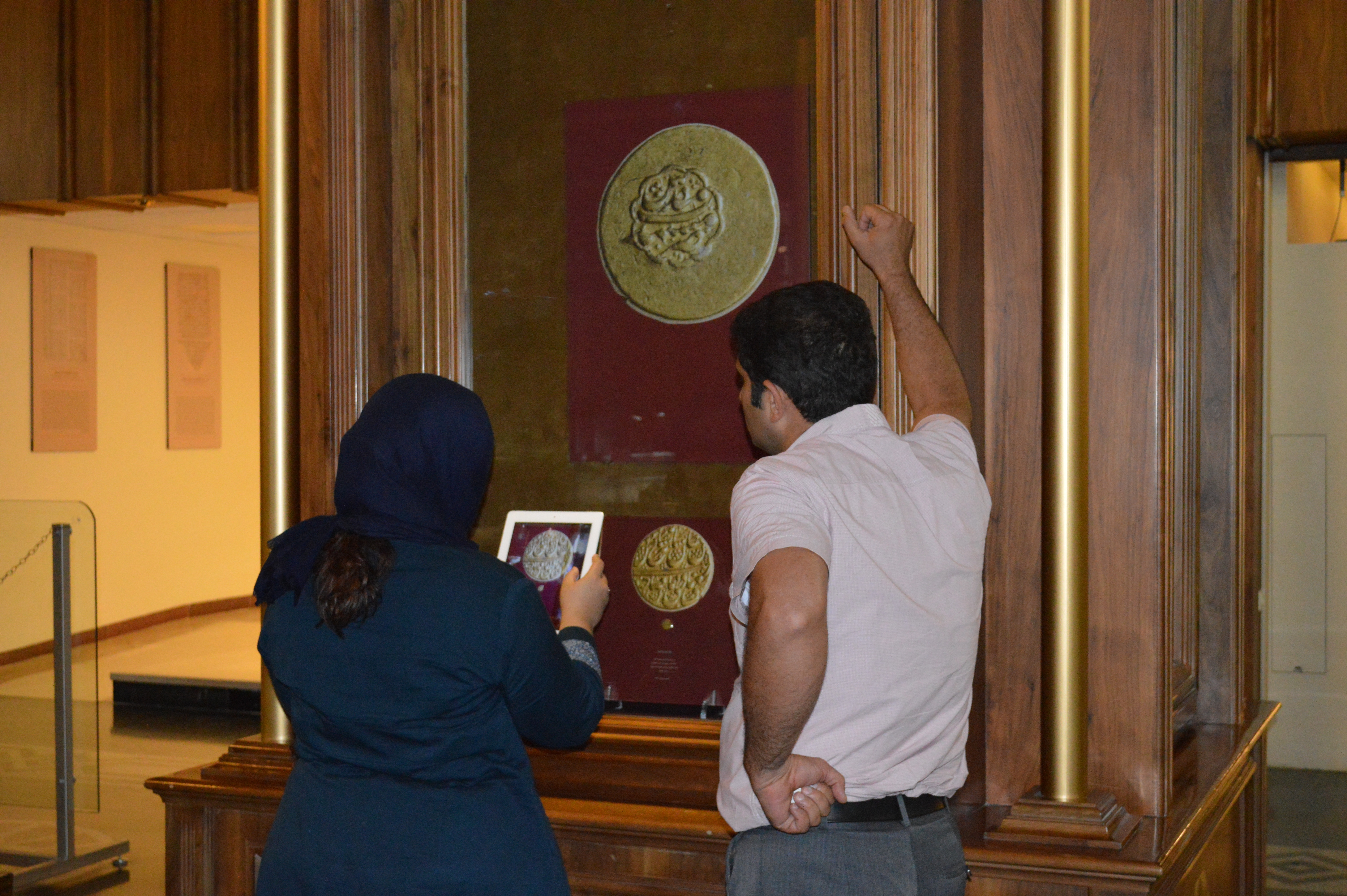 نمایشگاه سکه ها و تمبرهای یادبودی حضرت امام رضا (علیه السلام) 1)
