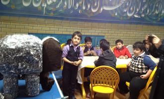 روایت حکایت «فیل در تاریکی» مولانا برای دانش‌آموزان تهرانی
