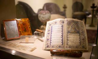 آثار وقفی و اهدایی 13 بانوی نیکوکار در کتابخانه و موزه ملی ملک به نمایش درمی‌آید