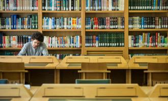 ​چگونه از منابع و تالارهای کتابخانه‌ای موسسه کتابخانه و موزه ملی ملک بهره بگیریم